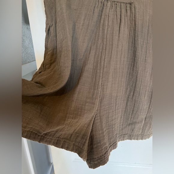 American Eagle Army Green Button Up Short Romper Size M Great Condition - Picture 3 of 3